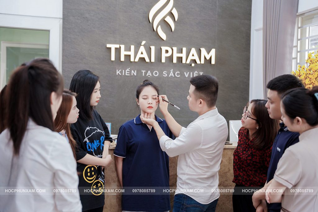 hocphunxam.com-dạy phun xăm lông mày