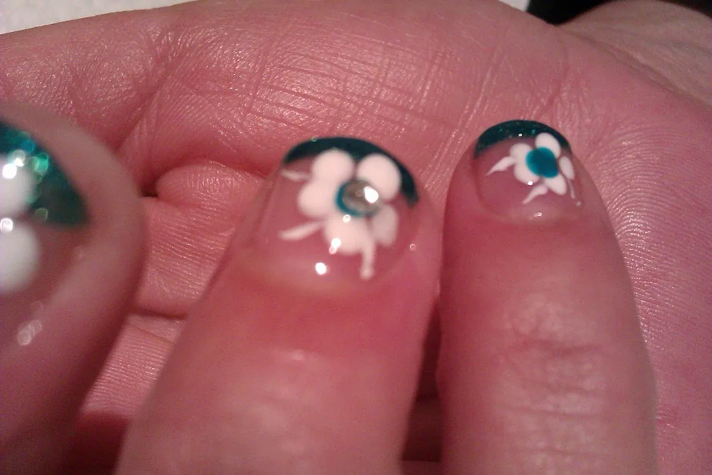 Những sai lầm phổ biến khi lựa chọn nail hay phun xăm là gì?