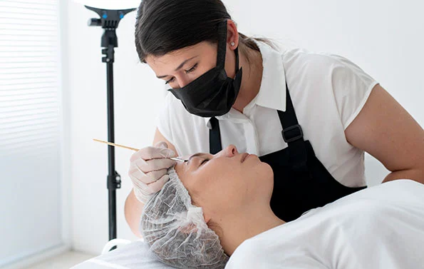 Thị trường lao động cho phun xăm ở Canada như thế nào?