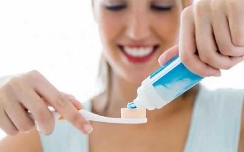 Tại sao phải kiêng đánh răng sau xăm môi?