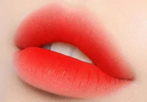 5 bí quyết phun môi lên màu đẹp từ chuyên gia