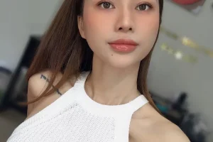 Phun môi màu hồng đào